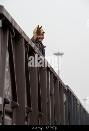 Tianjin, Gemeinde Tianjin, China. September 2014. Eisenerz Lagerhaltung an den Docks im Tianjin Port China. Kredit: Jayne Russell/ZUMA Wire/Alamy Live News Stockfoto