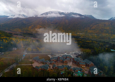 Xinjiang, China. 20 Sep, 2017. Kanas See ist ein See in Altay Präfektur, Nordwesten Chinas Autonomen Region Xinjiang Uygur. Der See liegt in einem Tal in den Altai Gebirge, in der Nähe der nördlichen Spitze von Xinjiang, und die Grenzen der Provinz mit Kasachstan, der Mongolei und Russland. Der See war rund 200.000 Jahren während des Quartär als Ergebnis der Gletscher Bewegung gebildet. Credit: ZUMA Press, Inc./Alamy leben Nachrichten Stockfoto