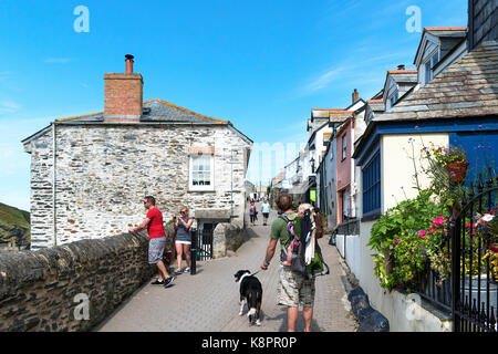 Das Dorf von Tintagel in Cornwall, England, Großbritannien, Großbritannien, dieses schöne Küsten villge wird regelmäßig als Drehort für hit Fernsehen ser verwendet Stockfoto