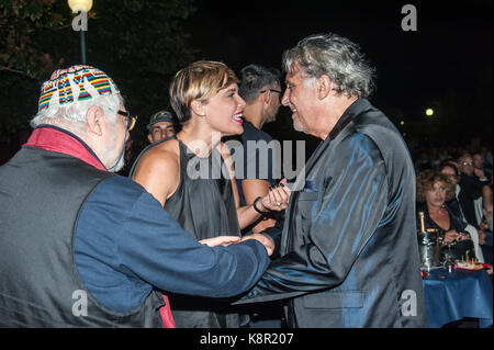 Qualiano, Italien. September 2017. Qualiano wurde in der Provinz Neapel, Gran Galà 'La Mela e la Luna', zu Ehren des verschwundenen Paolo Villaggio, mit VIP, die mit ihm in seiner großen Karriere zusammengearbeitet, unter den anwesenden Roberta Giarrusso, der mit ihm in Carabinieri spielte, Andrea Roncato, Eva Grimaldi statt. Der Abend wurde mit einer Modenschau und anderen Gästen fortgesetzt, in Anwesenheit von Qualianos Qualifikation wurde der Abend von Michele Cucuzza und Lisa Torrisi präsentiert.Quelle: Sonia Brandolone/Pacific Press/Alamy Live News Stockfoto