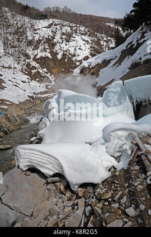 Dampf Entlüftung von Vent in felsigen Abhang Jigokudani Monkey Park, Präfektur Nagano, Japan Februar Stockfoto