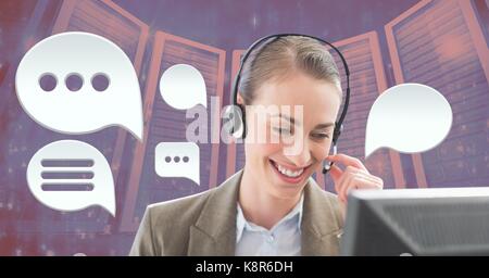 Digital composite von Customer Care Service Frau mit Blasen chat Stockfoto