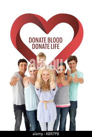 Digital composite der Gruppe der Menschen mit Spenden Sie Blut spenden Leben Text und ein Herz Grafik Stockfoto