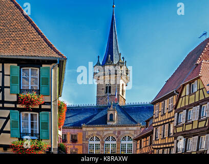 Malerischen Markt in Obernai, einem malerischen Städtchen in der Nähe von Straßburg, Elsass, Frankreich Stockfoto