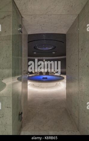 Spa Hamam (Türkisches Bad). 10 Trinity Square - Four Seasons Hotel, City of London, Vereinigtes Königreich. Architekt: Aukett Swanke, 2017. Stockfoto