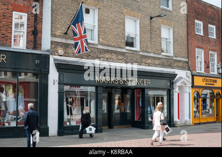 Ein Marks & Spencer in Chichester, West Sussex, England, UK. Stockfoto