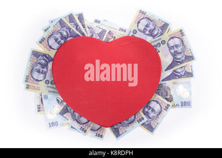 Liebe für Geld Konzept. Konzeptionelle Bild mit Herz und die rumänische Währung auf weißem Hintergrund. Platz für Text, Ansicht von oben. Stockfoto