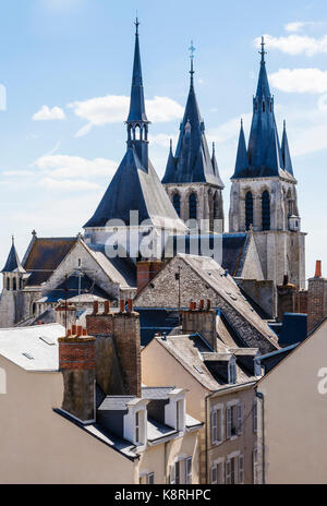 Ein Blick in Richtung Eglise Saint-Nicolas, Blois, Center-Val de Loire, Frankreich Stockfoto