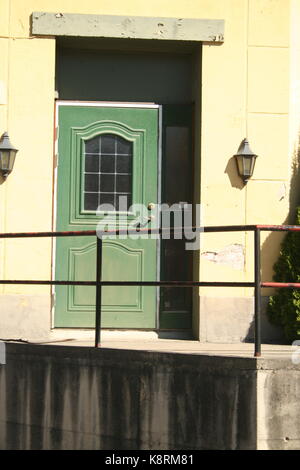 Die Tür eines alten Holz- Stadthaus in Lillehammer Stockfoto