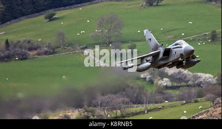 Royal Air Force Tornado GR4 niedrig Stockfoto