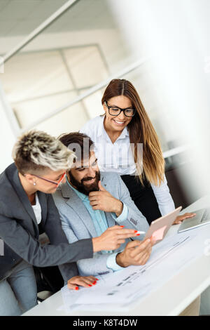 Porträt des Architekten Diskussion im Amt Stockfoto