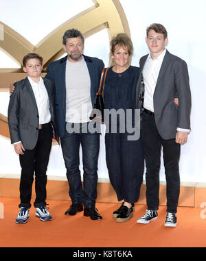 Foto muss Gutgeschrieben © Alpha Presse 078237 18.09.2017, Andy Serkis, mit Frau Lorraine Ashbourne und Kinder Sonny und Louis Jameson am Kingsman der Golden Circle Welt Film Premiere in Leicester Square in London. Stockfoto