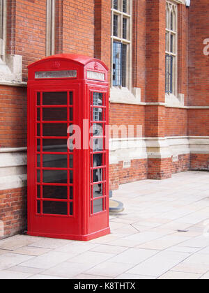 Ein traditionelles vintage Britische rote Telefonzelle. Stockfoto