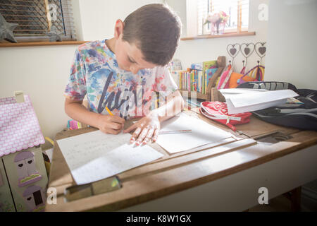 Teenager, die Hausaufgaben Stockfoto