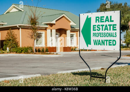 Immobilien helfen wollte, Schild, einem boomenden Immobilienmarkt. Stockfoto