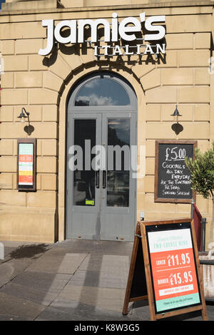 Eingang zum Italienischen Jamie Oliver's Restaurant in Newcastle, North East England, Großbritannien Stockfoto