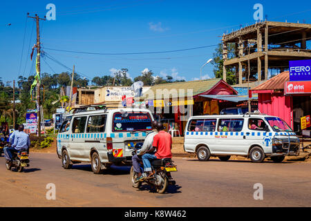 Das Leben auf der Straße auf der Straße in Kampala in Uganda Stockfoto