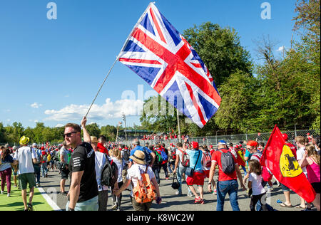 Btirish Lüfter mit Union Jack Flagge an der 2017 F1 Grand Prix von Italien in Monza Stockfoto