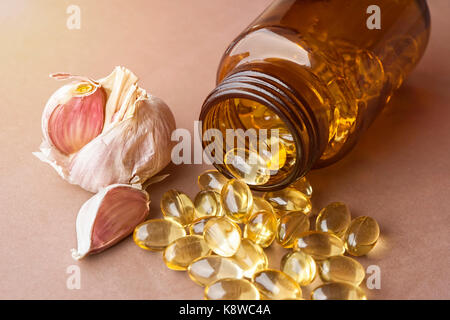 Knoblauchöl Kapseln, Vitamine d Pillen Stockfoto