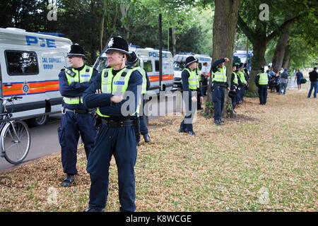 Polizei geduldig auf Standby in Cambridge. Stockfoto