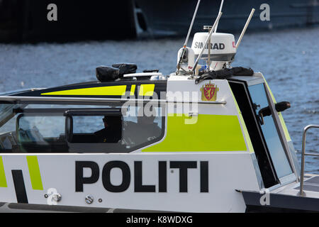 Eine norwegische Polizei schnell Patrol Boot Kreuzfahrt rund um Bergen Hafen Stockfoto