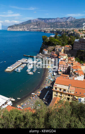 Sorrento, Italien, 18. September 2017. Einen erhöhten Blick auf die Marina Grande, Sorrento, Italien. © Paul Davey Stockfoto