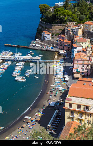 Sorrento, Italien, 18. September 2017. Einen erhöhten Blick auf die Marina Grande, Sorrento, Italien. © Paul Davey Stockfoto