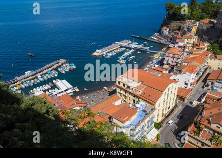 Sorrento, Italien, 18. September 2017. Einen erhöhten Blick auf die Marina Grande, Sorrento, Italien. © Paul Davey Stockfoto