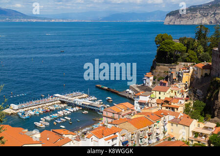 Sorrento, Italien, 18. September 2017. Einen erhöhten Blick auf die Marina Grande, Sorrento, Italien. © Paul Davey Stockfoto