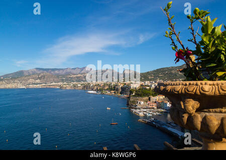 Sorrento, Italien, 18. September 2017. Sorrento, Italien, aalt sich in der Nachmittagssonne. © Paul Davey Stockfoto