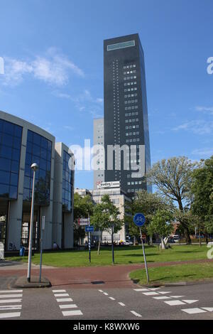 115 m hohen Turm) Achmeatoren (Achmea Versicherung Büros. Höchste Gebäude in Leeuwarden, Niederlande. von Abe Bonnema Architekten entworfen. Stockfoto