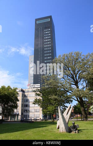 115 m hohen Turm) Achmeatoren (Achmea Versicherung Büros. Höchste Gebäude in Leeuwarden, Niederlande. von Abe Bonnema Architekten entworfen. Stockfoto