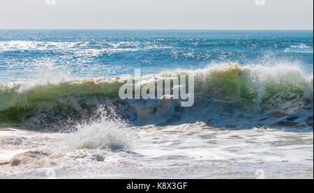 Ozean Rollen in der East Hampton Beach, East Hampton, New York Stockfoto