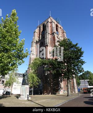 16. jahrhundert Oldehove Turm in Leeuwarden, Friesland, Niederlande. Meilenstein in der friesischen Hauptstadt. Stich von 2 Bilder. Stockfoto