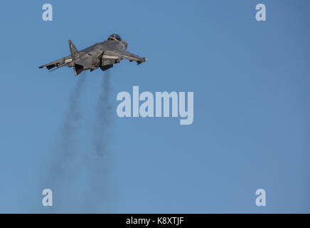 Us Marine Corps Piloten Marine Fighter Attack Squadron (Vmfa) 211 und Marine Attack Squadron 214 Verhalten Flug (VMA) Demonstrationen zugeordnet Stockfoto