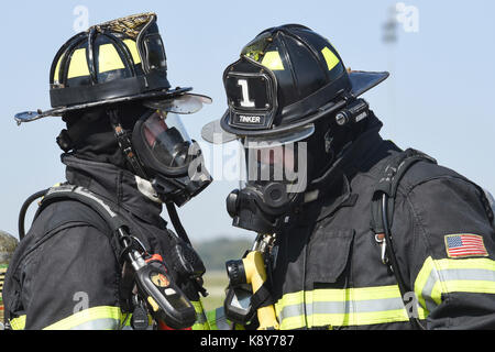 Mitglieder der Tulsa Feuerwehr Stockfoto