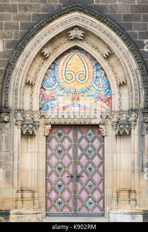 Prag, Tschechische Republik - 21 August 2017: Farbige Eingang der Basilika San Lawrence Stockfoto