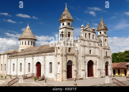 Granada - die älteste koloniale Stadt in Nicaragua hat Verkleidung Kirchen, die feinen Palm - ÜBERDACHTE PLAZA, und die farbenfrohe Architektur. Stockfoto