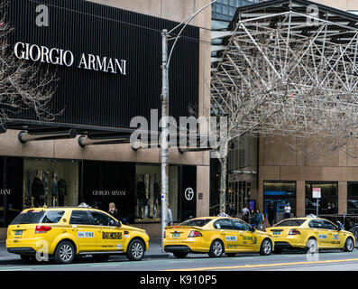 Gelbe Taxis vor Collins Melbourne, Victoria, Australien Stockfoto