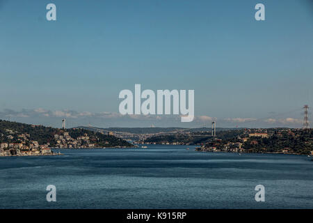 September 1, 2017 - Die Fatih Sultan Mehmet Brücke ist eine Brücke über den Bosporus. Die Brücke wurde 1988 eröffnet und ist 1090 Meter lang. Der Bosporus ist eine Meerenge im Nordwesten der Türkei, die Europäische Türkei trennt von den asiatischen Türkei und verbindet das Schwarze Meer mit dem Marmarameer (Credit Bild: © basem Ayoubi/ImagesLive über ZUMA Draht) Stockfoto