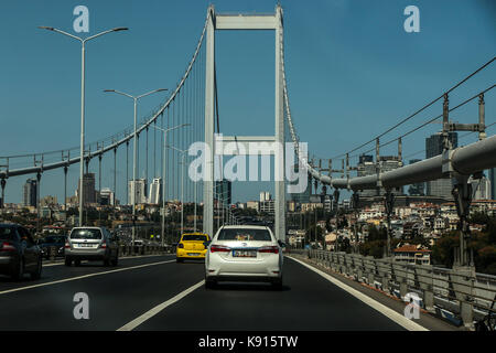 September 1, 2017 - Die Fatih Sultan Mehmet Brücke ist eine Brücke über den Bosporus. Die Brücke wurde 1988 eröffnet und ist 1090 Meter lang. Der Bosporus ist eine Meerenge im Nordwesten der Türkei, die Europäische Türkei trennt von den asiatischen Türkei und verbindet das Schwarze Meer mit dem Marmarameer (Credit Bild: © basem Ayoubi/ImagesLive über ZUMA Draht) Stockfoto