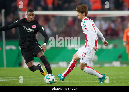 Keine VERKÄUFE IN JAPAN! Yuya OSAKO (K, L) in Aktion am Ball, im Zweikampf gegen Kevin-Prince Boateng (F, A). Fussball 1. Bundesliga, 5. Spieltag, FC Köln (K) - Eintracht Frankfurt (F), 0:1, am 20.09.2017 in Köln (Köln). | Verwendung weltweit Stockfoto