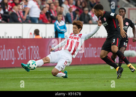 Keine VERKÄUFE IN JAPAN! Yuya OSAKO (K, L) am Ball, in Aktion, im Zweikampf gegen Simon FALETTE (F, A). Fussball 1. Bundesliga, 5. Spieltag, FC Köln (K) - Eintracht Frankfurt (F), 0:1, am 20.09.2017 in Köln (Köln). | Verwendung weltweit Stockfoto