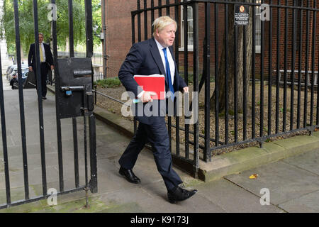 London, Großbritannien. 21 Sep, 2017. Außen- und Commonwealth Staatssekretär Boris Johnson kommt zu kabinettssitzung Gesetz Nr. 10 Downing Street Credit: ZUMA Press, Inc./Alamy Leben Nachrichten teilnehmen Stockfoto