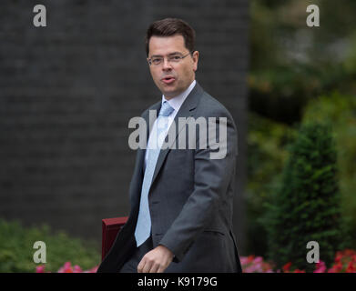 Downing Street, London, UK. 21. September 2017. PM Theresa May fordert eine spezielle kabinettssitzung an Nr. 10 nach ihrer Rückkehr aus New York, vor Reisen nach Florenz am Freitag, dem 22. September eine große Brexit Rede zu geben. Foto: James Brokenshire, Staatssekretär für Nordirland. Credit: Malcolm Park/Alamy Leben Nachrichten. Stockfoto