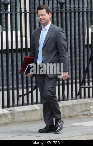 London, Großbritannien. 21 Sep, 2017. Staatssekretär für Nordirland James Brokenshire kommt einer Kabinettssitzung an Nr. 10 Downing Street Credit: ZUMA Press, Inc./Alamy Leben Nachrichten zu besuchen Stockfoto