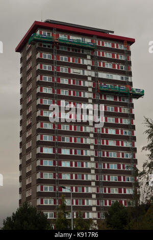 Belfast, UK. 21 Sep, 2017. Belfast, fällt, Straße, 21. September 2017. Die Nordirland Gehäuse Executive (Nihe) sind alle Residential Tower Blocks nach der Grenfell Brand in London zu prüfen. Credit: Bonzo/Alamy leben Nachrichten Stockfoto