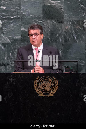 New York, USA. 21 Sep, 2017. Deutsche Außen- minister Sigmar Gabriel (SPD) in einer Rede vor der Generalversammlung der Vereinten Nationen in New York, USA, 21. September 2017. Quelle: Bernd von Jutrczenka/dpa/Alamy leben Nachrichten Stockfoto