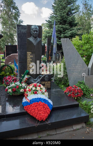 Grundsteine der signifikanten Russen am berühmten Nowodewitschi-friedhof, Moskau, Russland begraben. Stockfoto