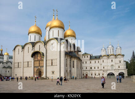 Die Kathedrale von 1352, oder die Kathedrale, ist eine russisch-orthodoxe Kirche am Cathedral Square, dem Kreml, Moskau, Russland. Stockfoto